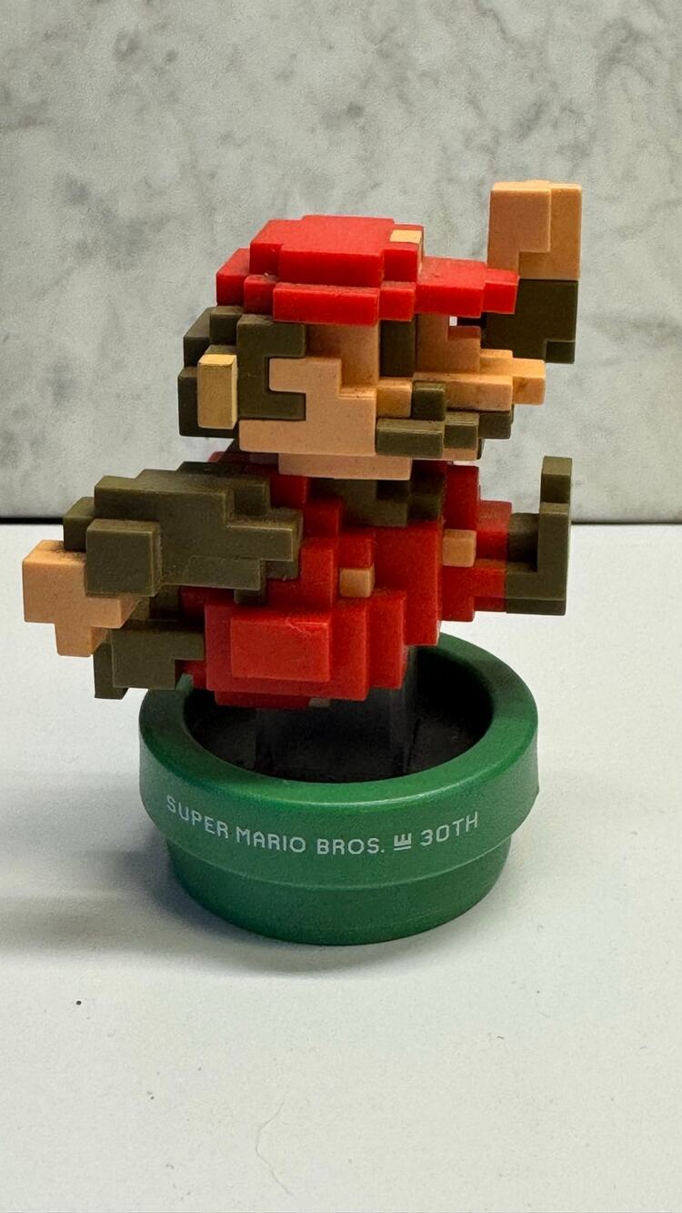 Nintendo Mario 30th Anniversary 8-Bit Classic Color Amiibo Figure (Loose)